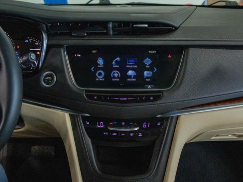 Used 2018 Cadillac XT5 Luxury w/ Driver Awareness Package FWD image 4