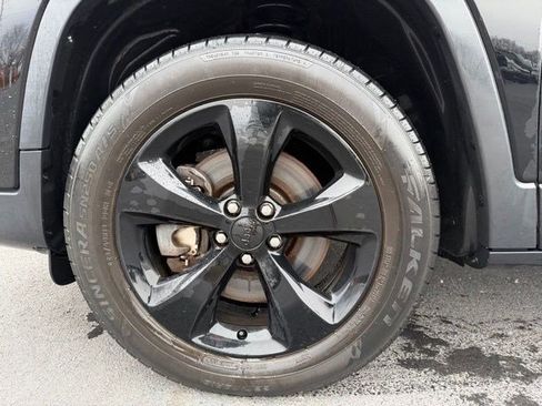 Used 2020 Jeep Cherokee Latitude Plus image 24