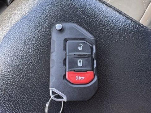 Used 2020 Jeep Wrangler Unlimited Sahara image 29