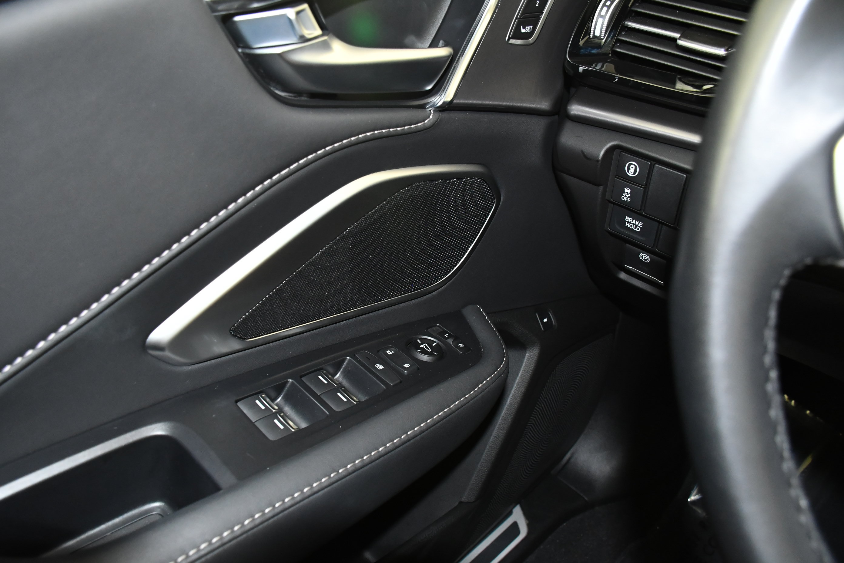 Used 2025 Acura RDX SH-AWD image 31