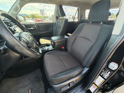 Used 2017 Toyota 4Runner TRD Off-Road AWD/4WD image 9