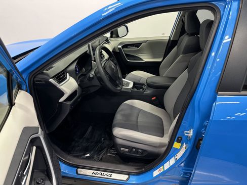 Used 2019 Toyota RAV4 XLE w/ Convenience Package AWD/4WD image 14