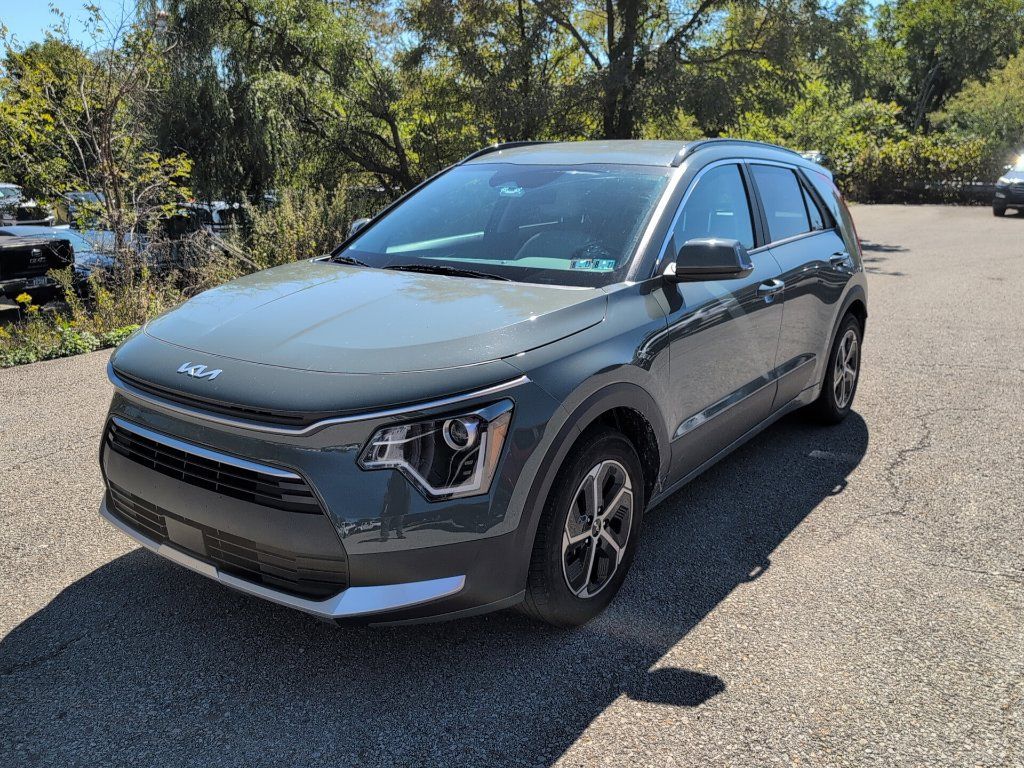 Used 2024 Kia Niro EX FWD image 3