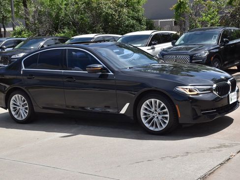 Used 2023 BMW 530i w/ Premium Package RWD image 5