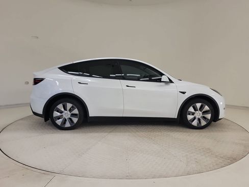 Used 2023 Tesla Model Y Long Range image 6