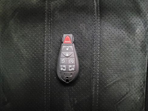 Used 2018 Dodge Grand Caravan SXT image 32