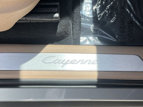 Used 2020 Porsche Cayenne AWD/4WD image 33