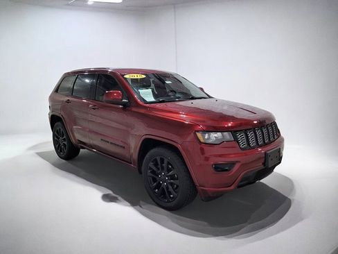 Used 2018 Jeep Grand Cherokee Altitude image 2