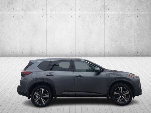 Used 2024 Nissan Rogue SL w/ SL Premium Package image 4