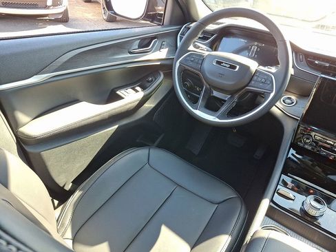 New 2025 Jeep Grand Cherokee Limited image 10