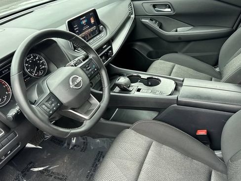 Used 2025 Nissan Rogue SV FWD image 10
