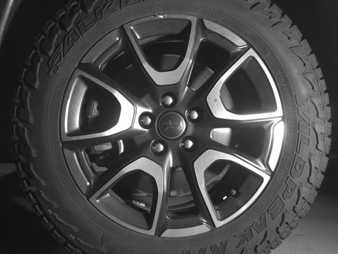 Used 2025 Jeep Compass Trailhawk AWD/4WD image 12