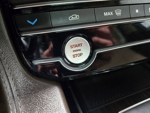 Used 2020 Jaguar F-PACE Prestige image 18