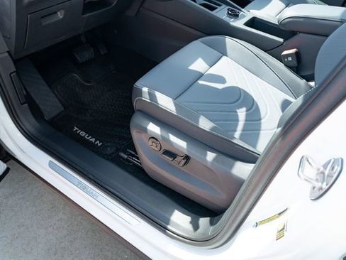 New 2026 Volkswagen Tiguan SE FWD image 29