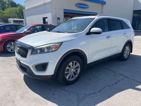 Used 2016 Kia Sorento FWD w/ LX Convenience Package image 1