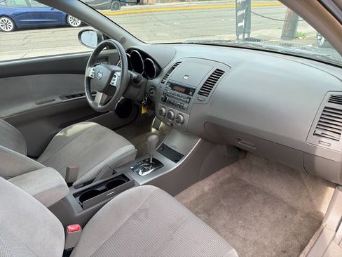Used 2005 Nissan Altima 3.5 SE image 18