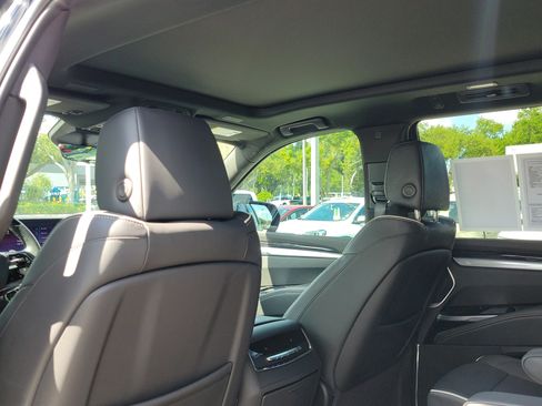 Used 2025 Cadillac Escalade Sport w/ Touring Package AWD/4WD image 14