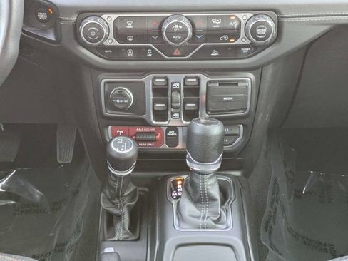 Certified 2025 Jeep Gladiator Mojave AWD/4WD image 19