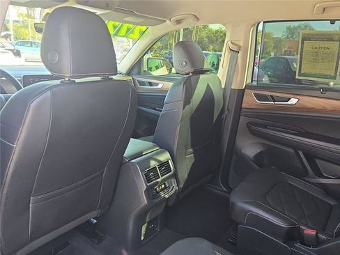 Used 2024 Volkswagen Atlas SE w/ Black Wheel Package FWD image 12