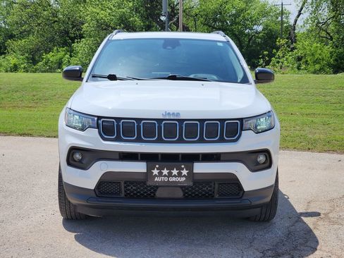 Used 2022 Jeep Compass Latitude w/ Sun and Sound Group AWD/4WD image 2