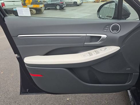 New 2025 Hyundai Sonata Limited FWD image 13