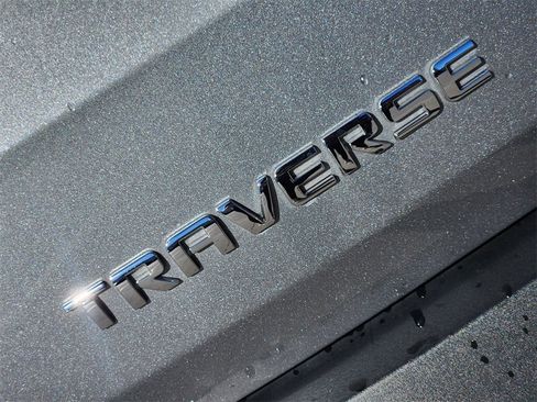 Used 2023 Chevrolet Traverse LT image 9
