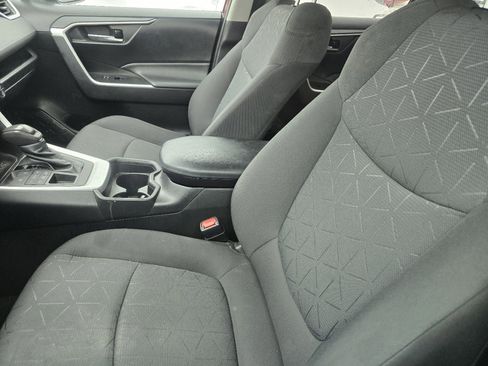 Used 2021 Toyota RAV4 XLE AWD/4WD image 20