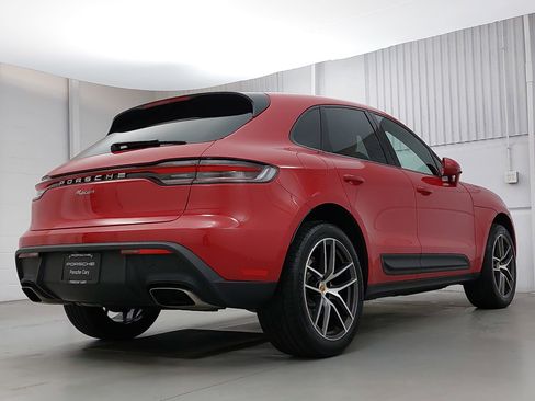 Certified 2025 Porsche Macan image 7