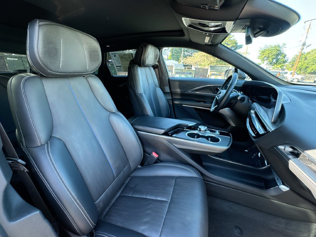 Used 2024 Cadillac Lyriq Luxury RWD image 31