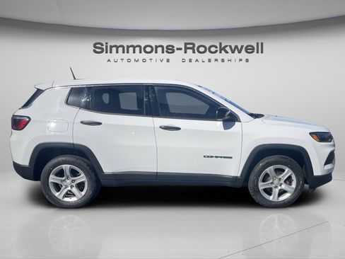 Used 2023 Jeep Compass Sport image 4