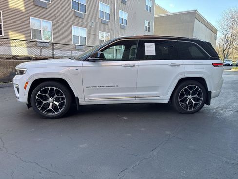 Used 2022 Jeep Grand Cherokee Summit AWD/4WD image 3