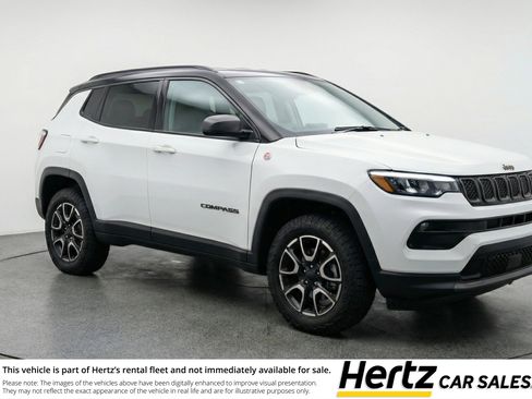 Used 2025 Jeep Compass Trailhawk AWD/4WD image 1