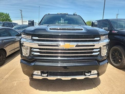 Used 2023 Chevrolet Silverado 2500 High Country AWD/4WD image 2