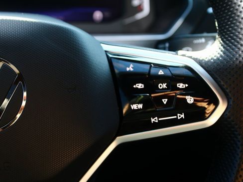 Used 2023 Volkswagen Tiguan SEL R-Line image 16