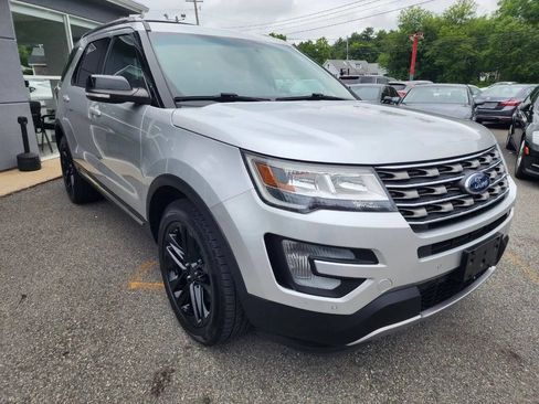 Used 2016 Ford Explorer XLT w/ Equipment Group 202A AWD/4WD image 3