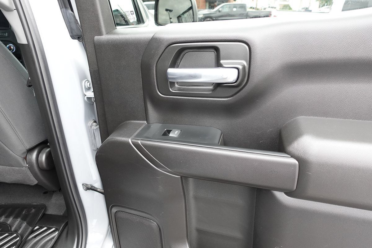 Used 2024 Chevrolet Silverado 1500 Custom w/ Dark Appearance Package AWD/4WD image 29