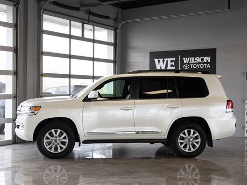 Used 2016 Toyota Land Cruiser AWD/4WD image 1
