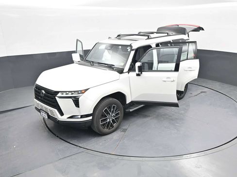Used 2024 Lexus GX 550 image 53