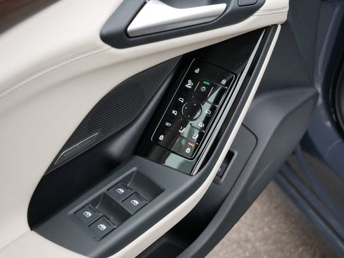 Used 2025 Audi A6 e-tron Prestige w/ Beige Warm Weather Package image 19