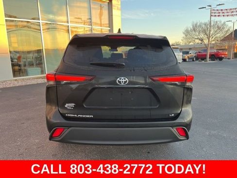 Used 2024 Toyota Highlander LE FWD image 33
