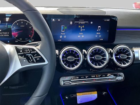 New 2026 Mercedes-Benz GLB 250 image 9