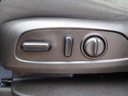 Used 2020 Chevrolet Traverse LT w/ Driver Confidence II Package image 13