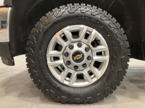 Used 2024 Chevrolet Silverado 2500 LT image 9