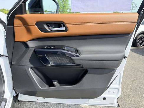 New 2026 Nissan Pathfinder Platinum AWD/4WD image 8
