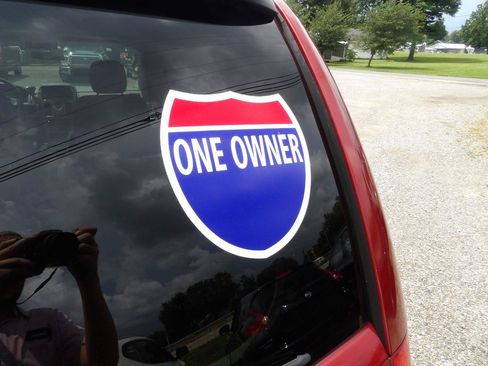 Used 2010 Chrysler Town & Country Touring w/ Entertainment Group #2 FWD image 5