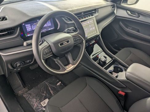 New 2025 Jeep Grand Cherokee Laredo w/ MOPAR Finishing Package image 10