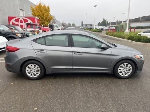 Used 2018 Hyundai Elantra SE image 4