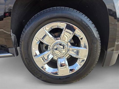 Used 2019 Chevrolet Suburban Premier image 23