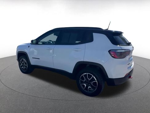 Used 2025 Jeep Compass Trailhawk image 10