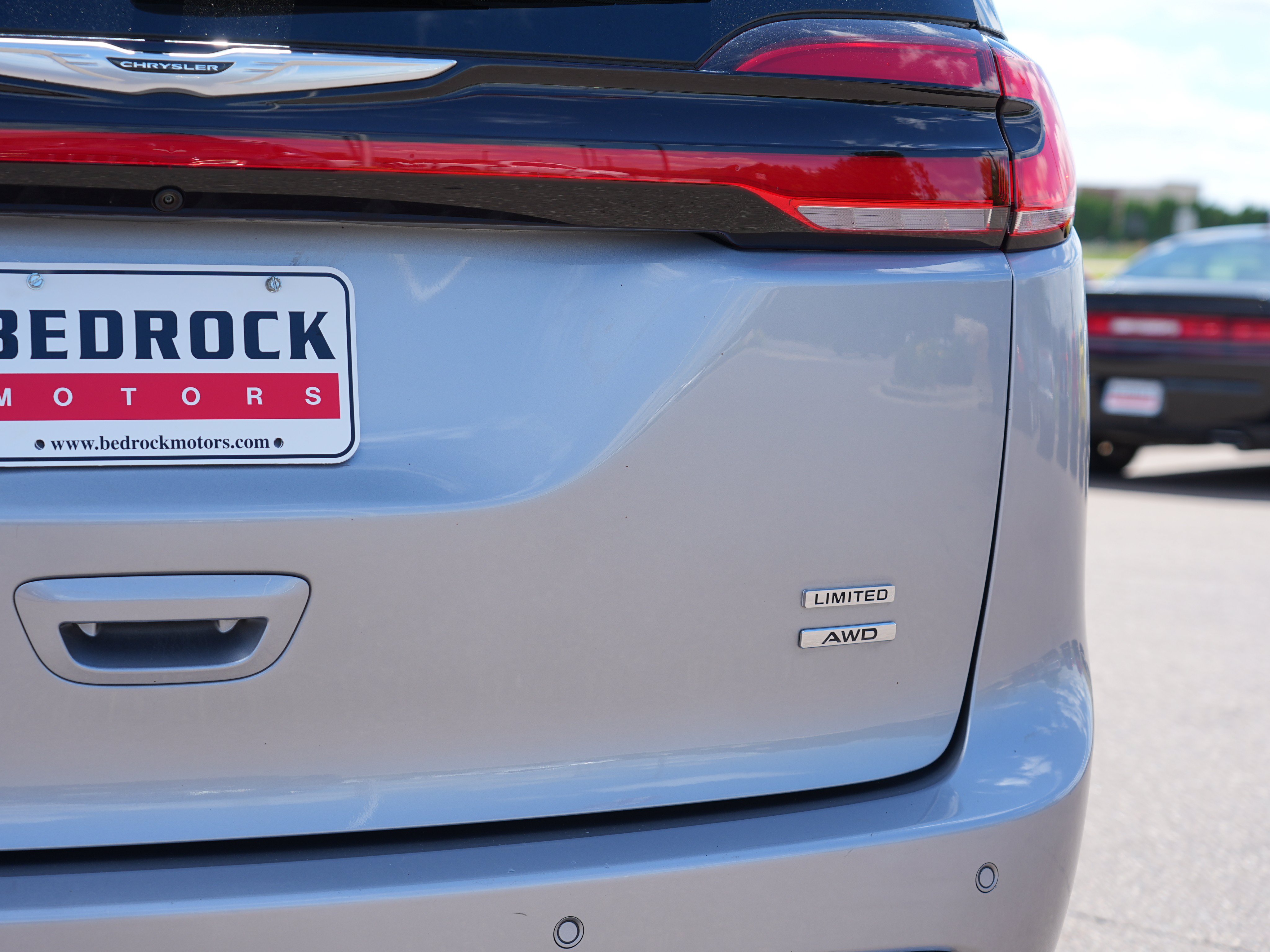 Used 2021 Chrysler Pacifica Limited AWD/4WD image 10